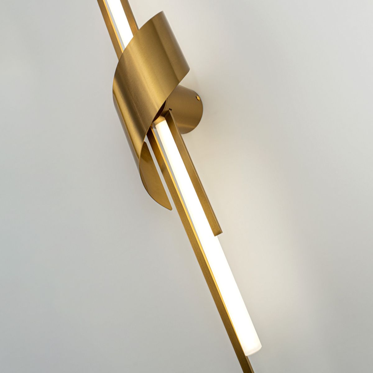 настенный светильник modelux ml.655.850 bs