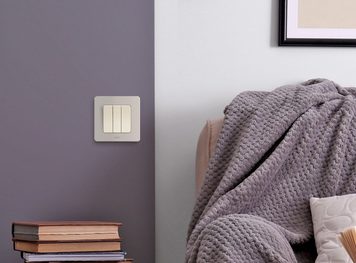 выключатель трехклавишный legrand inspiria 673641