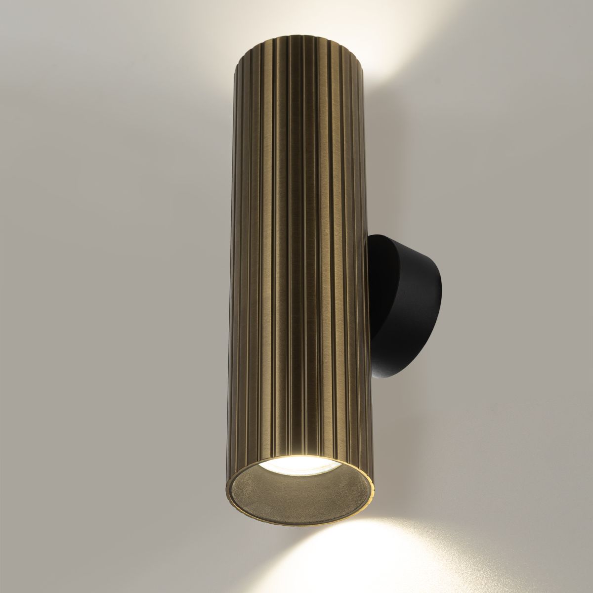 настенный светильник citilux axel cl512323r