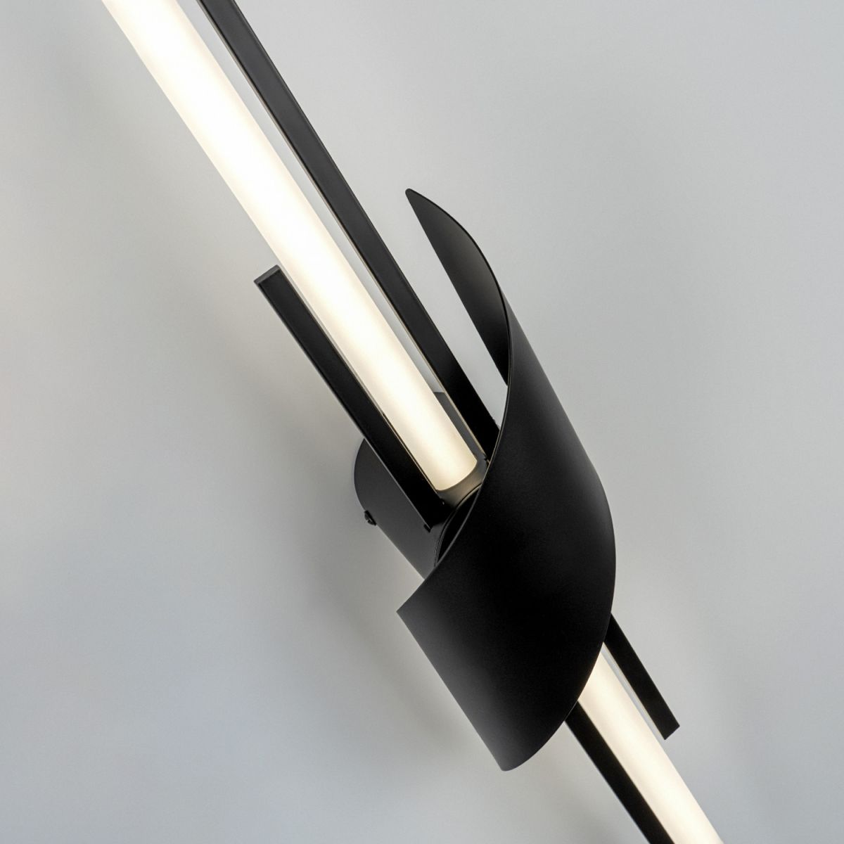 настенный светильник modelux ml.655.850 bk