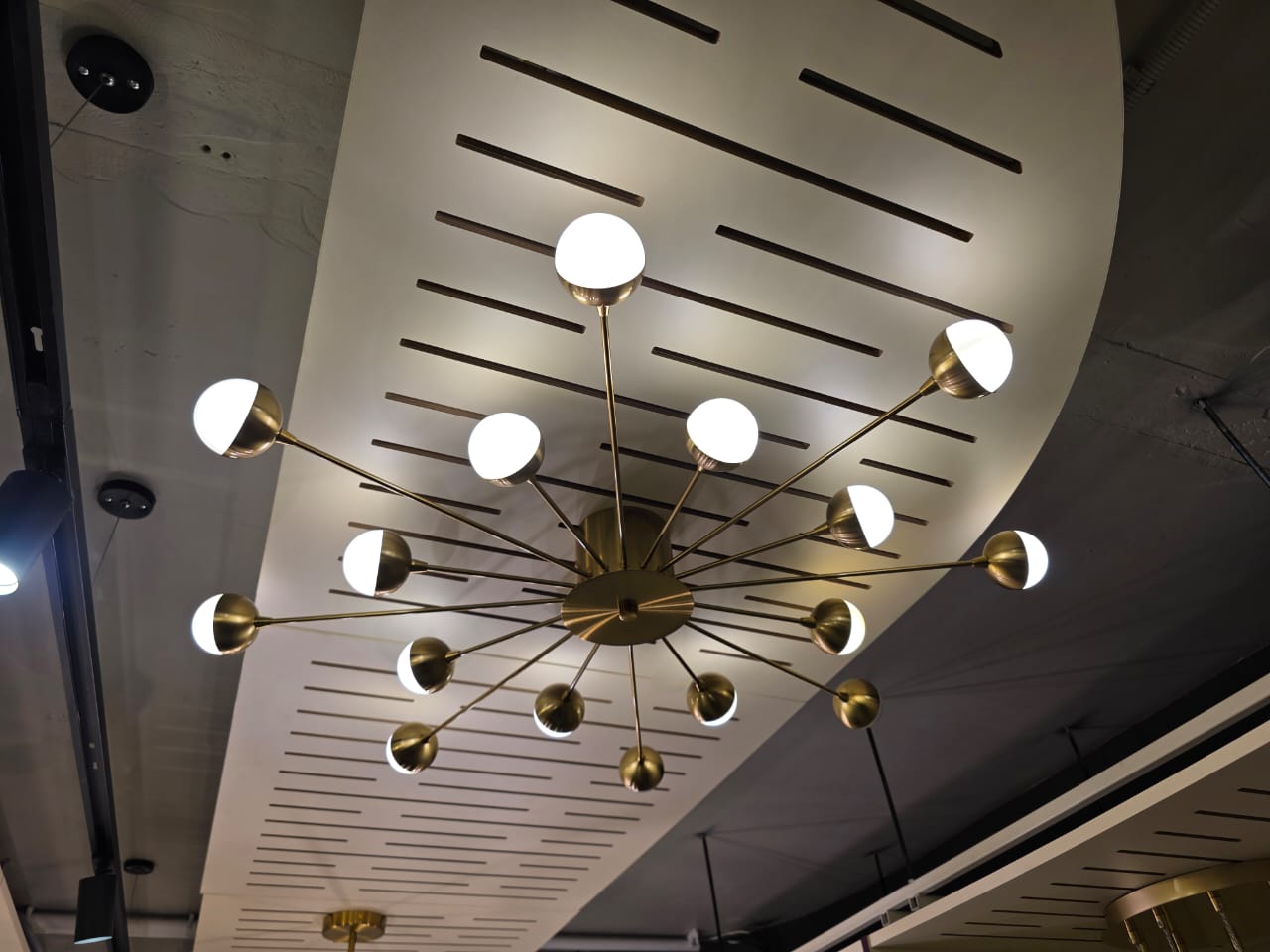 потолочная люстра freya celebrity fr5242cl-24b