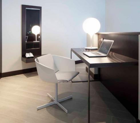 настольная лампа 1049010a castore artemide