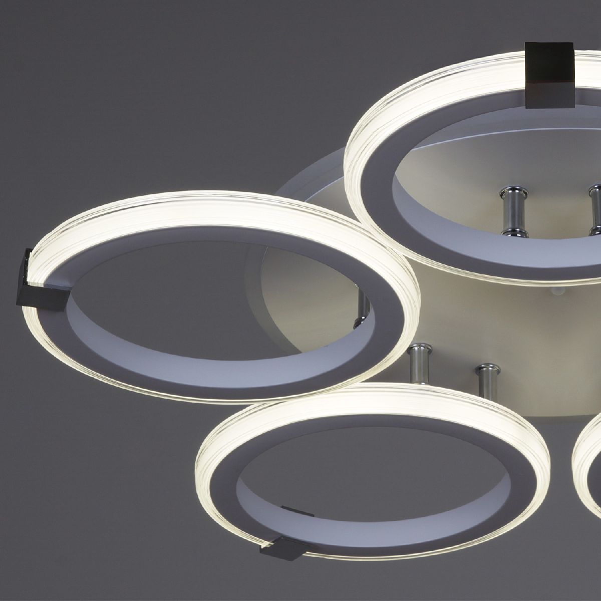 потолочная люстра reluce 06319-3.3-05 wh+cr (rgb)