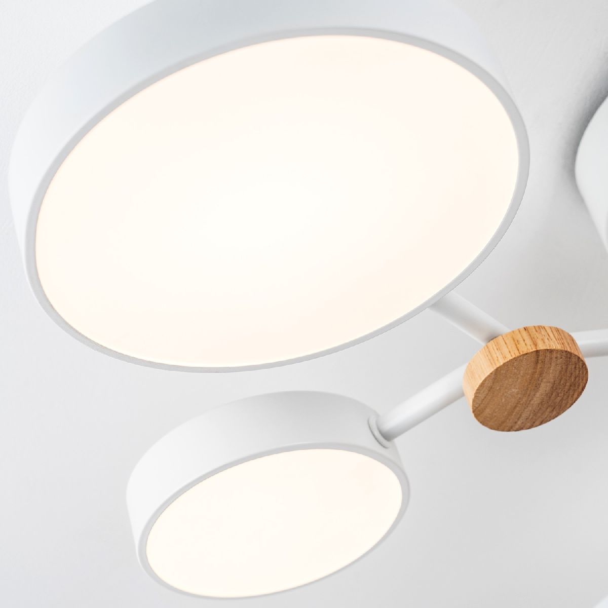 потолочная люстра led4u l3201-700 wt