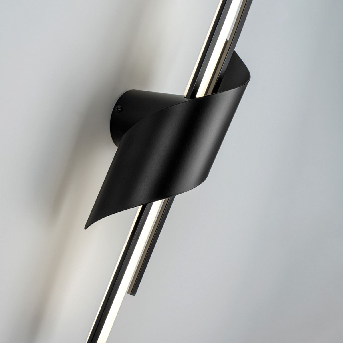 настенный светильник modelux ml.655.850 bk