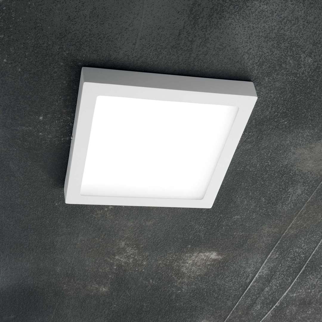 Universal Ideal Lux
