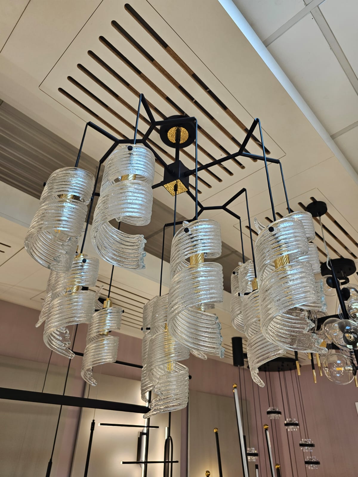 люстра на штанге odeon light fusilli modern 5439/13