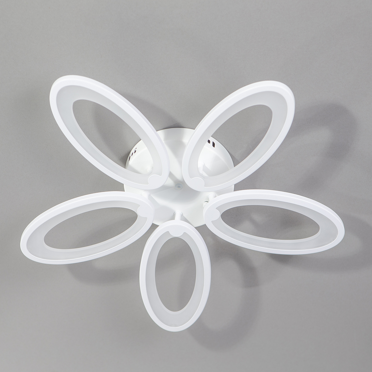 потолочная светодиодная люстра escada ecla 10219/5led 77w