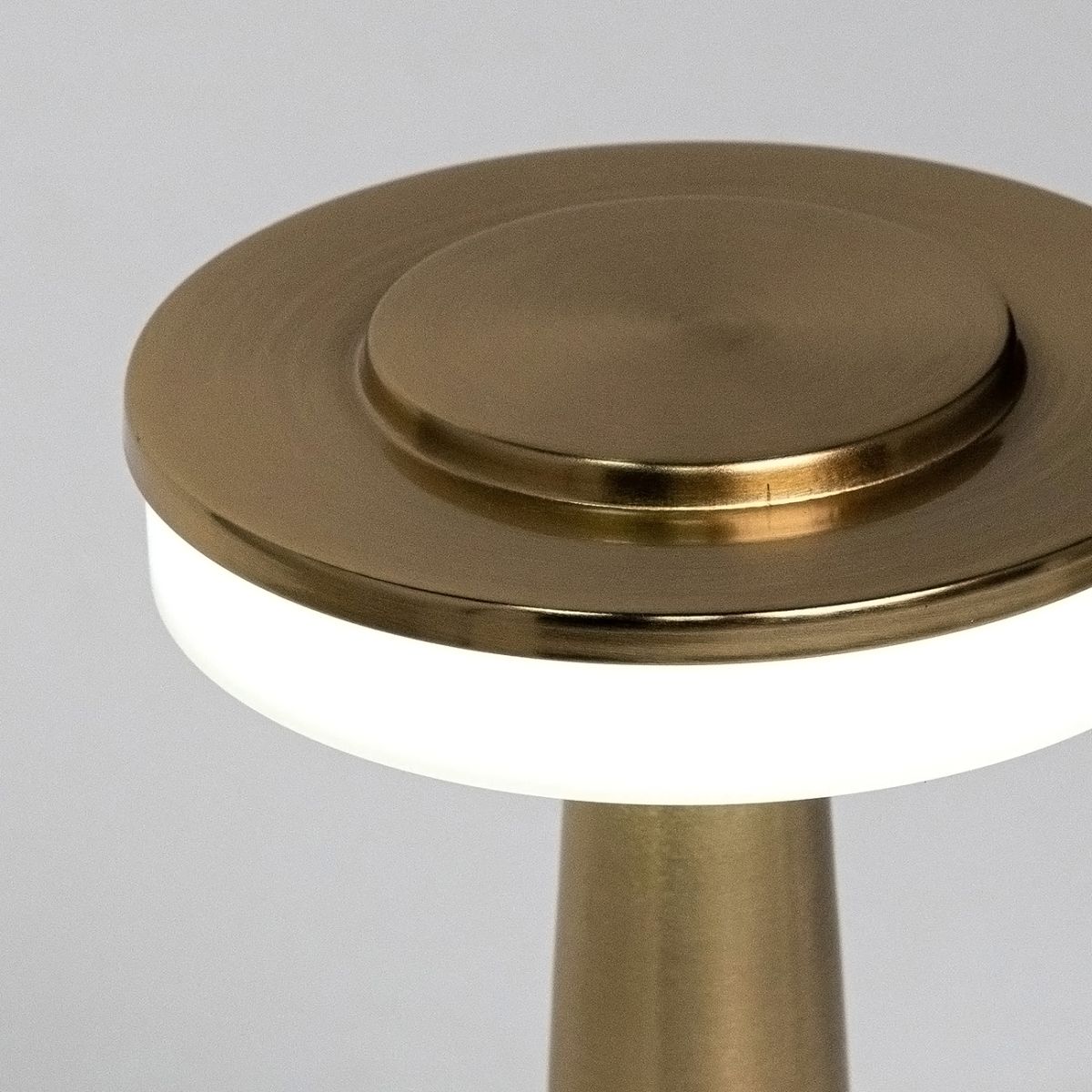 настольная лампа escada 10258/l led