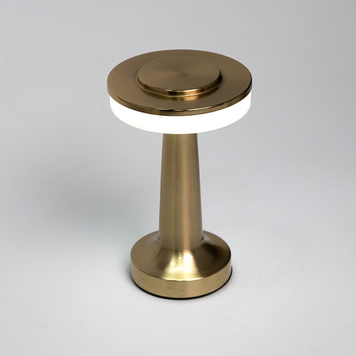 настольная лампа escada 10258/l led