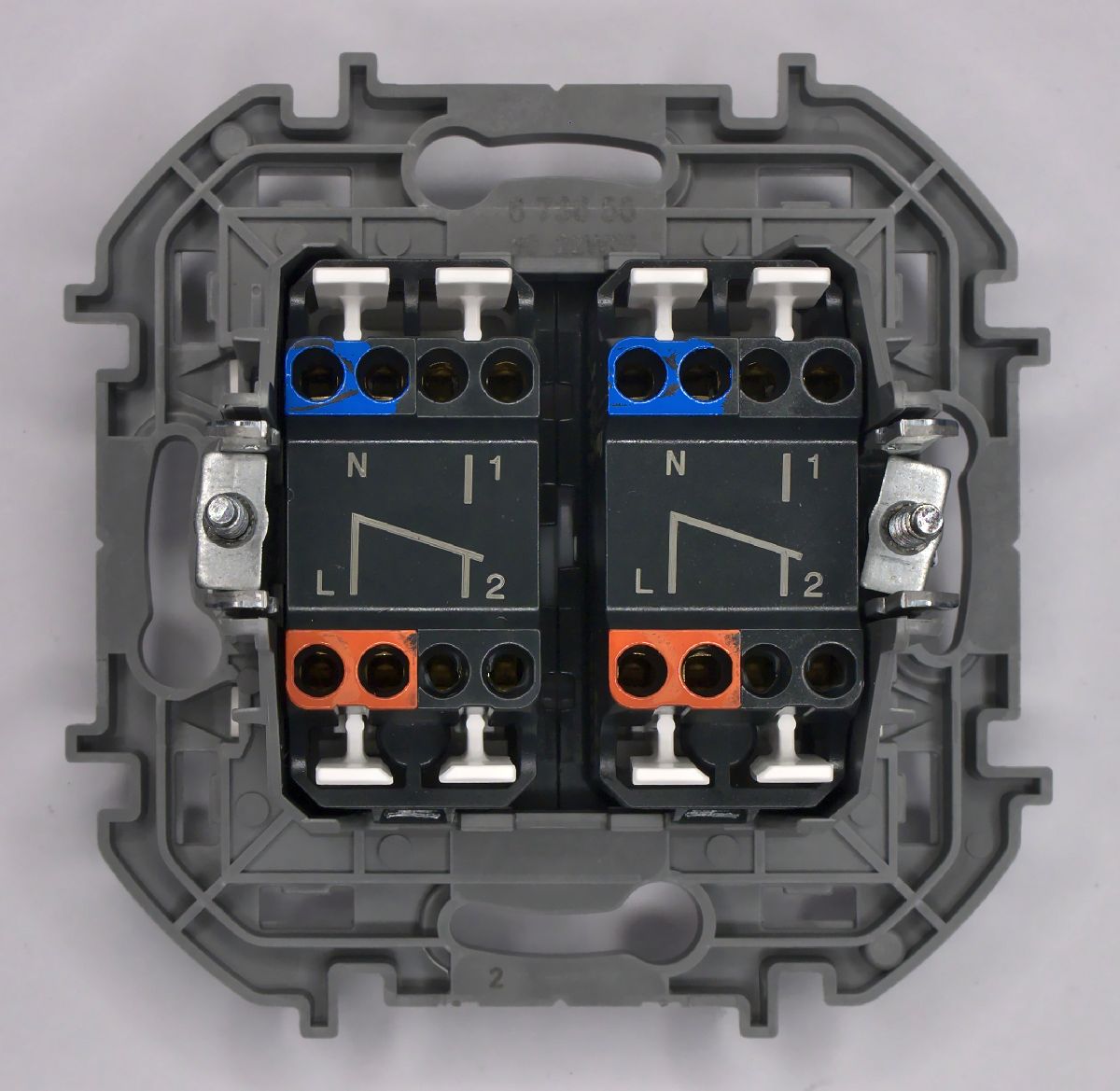 переключатель двухклавишный legrand inspiria 673655