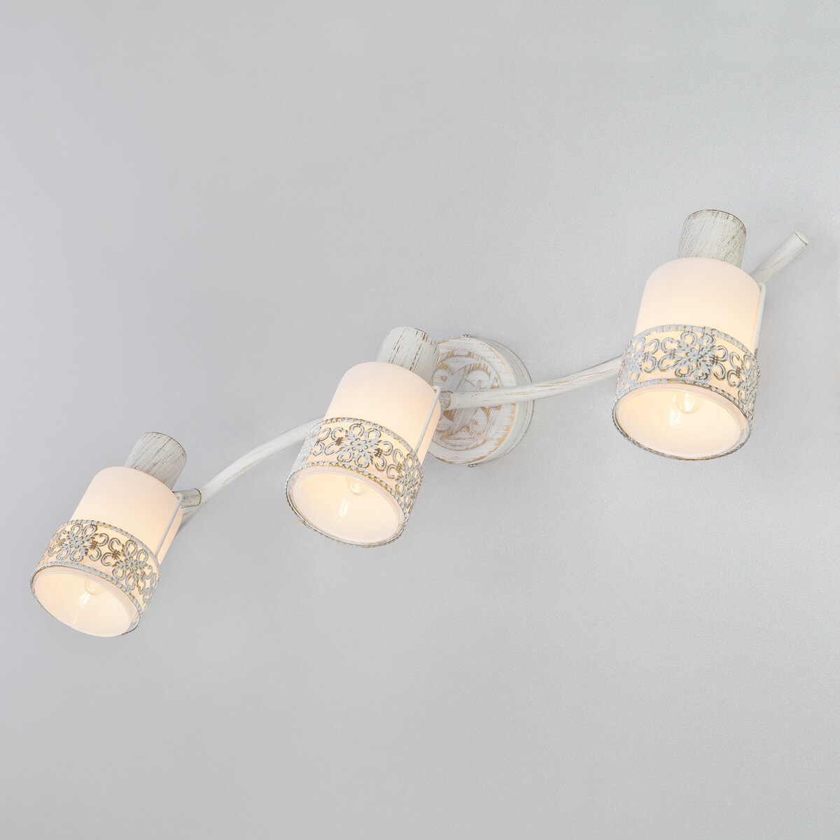 спот eurosvet 20025/3 белый с золотом