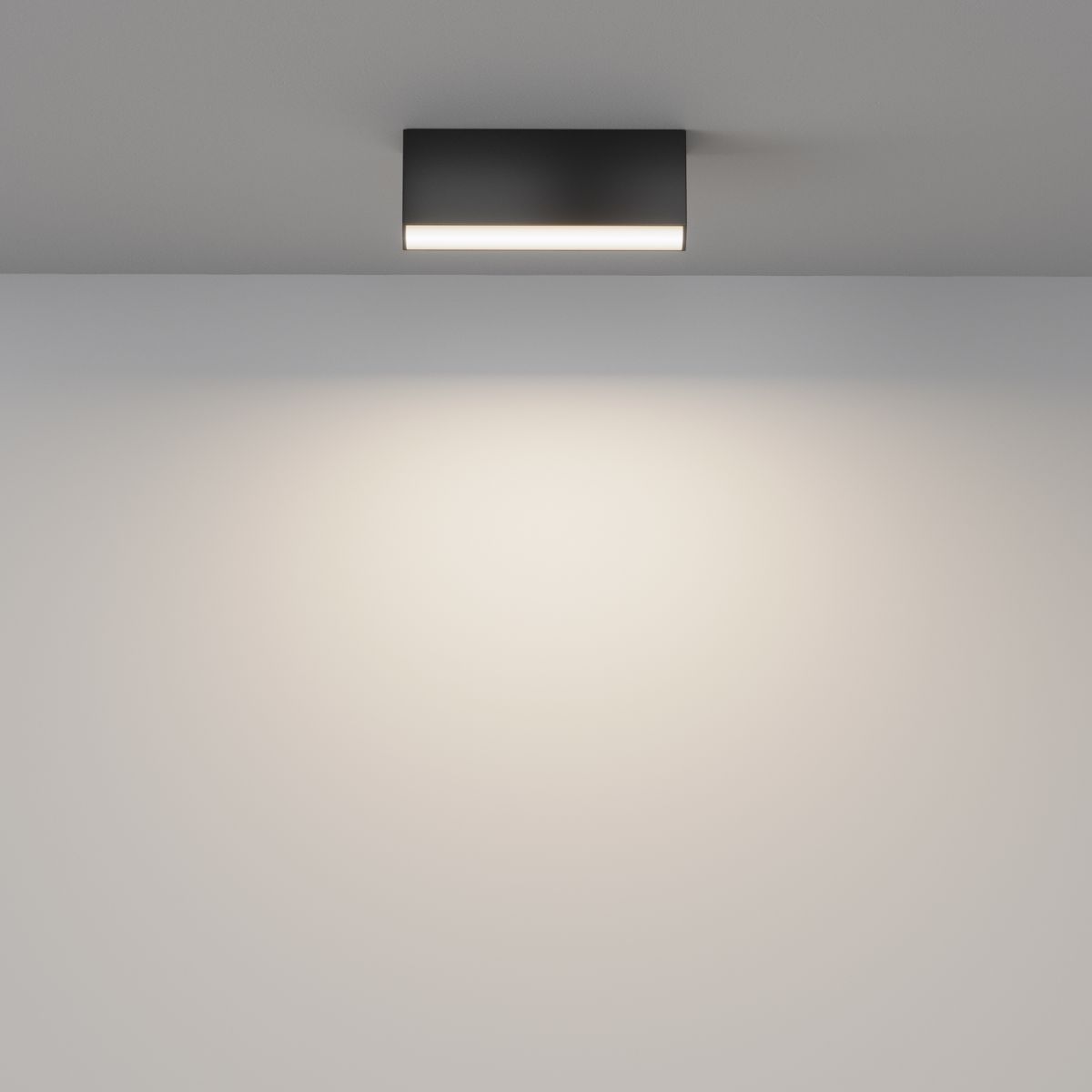 линейный потолочный светильник maytoni basis c068cl-12w3-6k-b