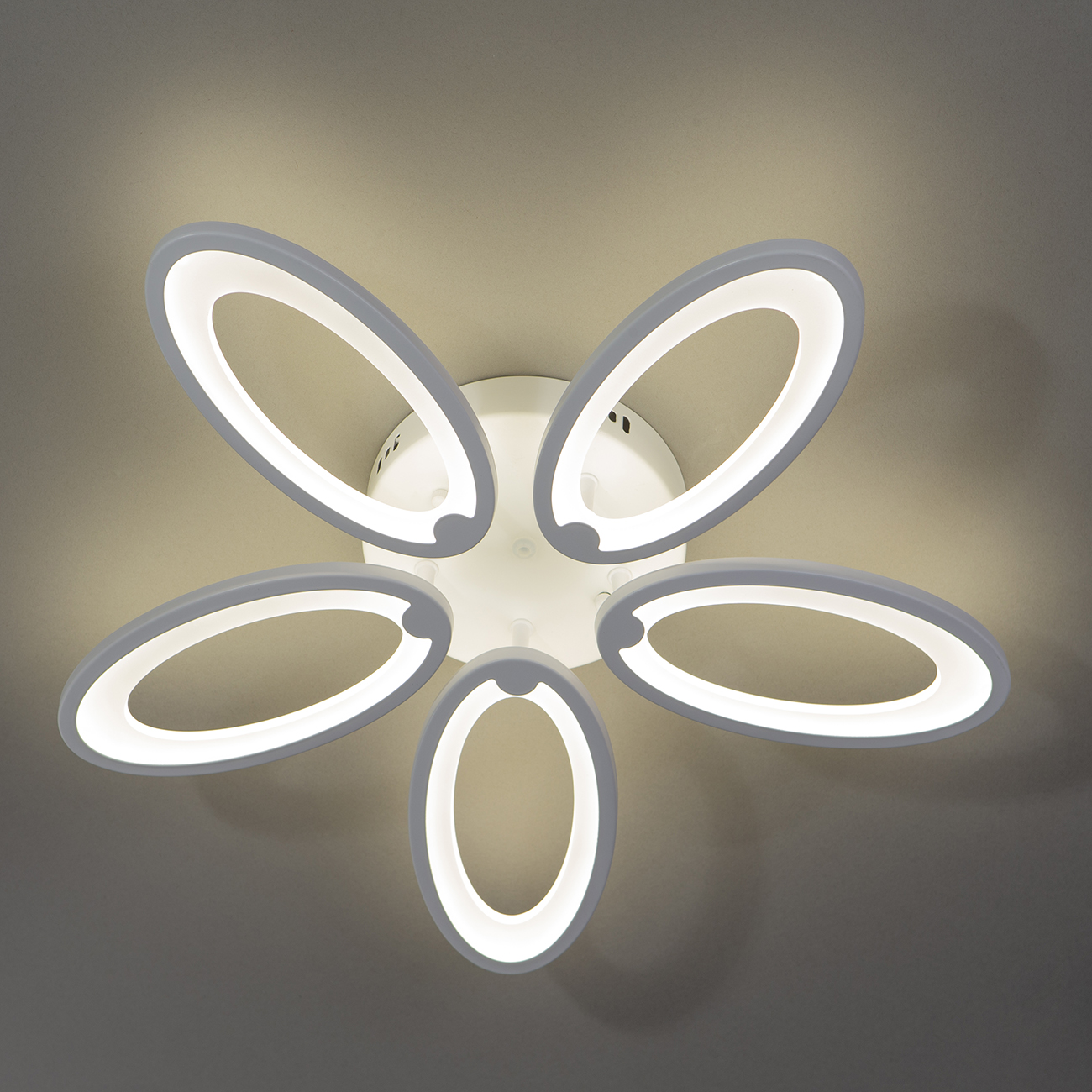 потолочная светодиодная люстра escada ecla 10219/5led 77w