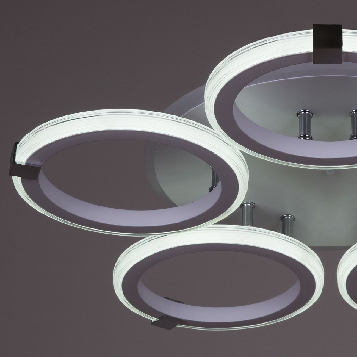 потолочная люстра reluce 06319-3.3-05 wh+cr (rgb)