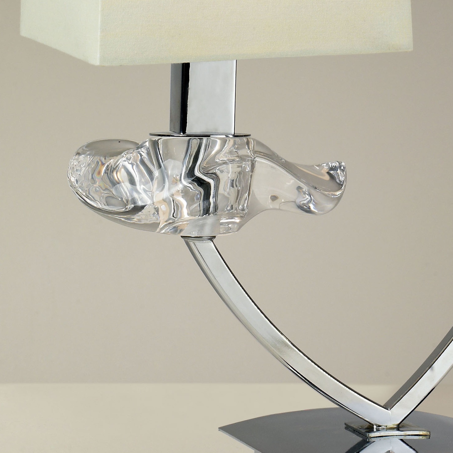 настольная лампа mantra akira 0940