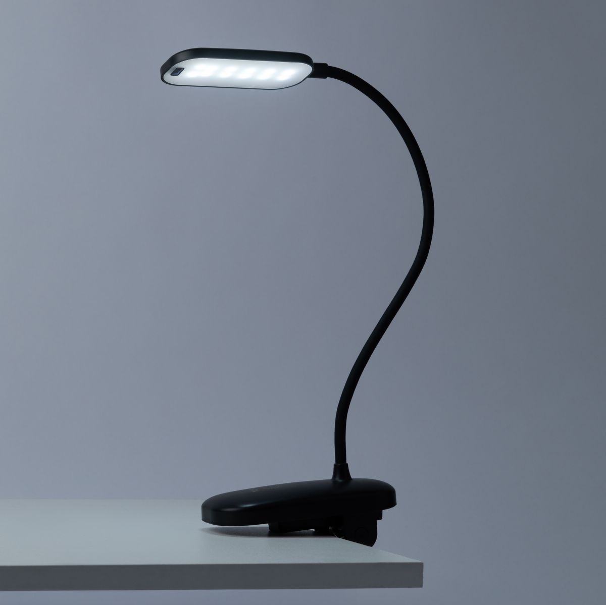 настольная аккумуляторная лампа эра nled-525-6w-bk б0068549