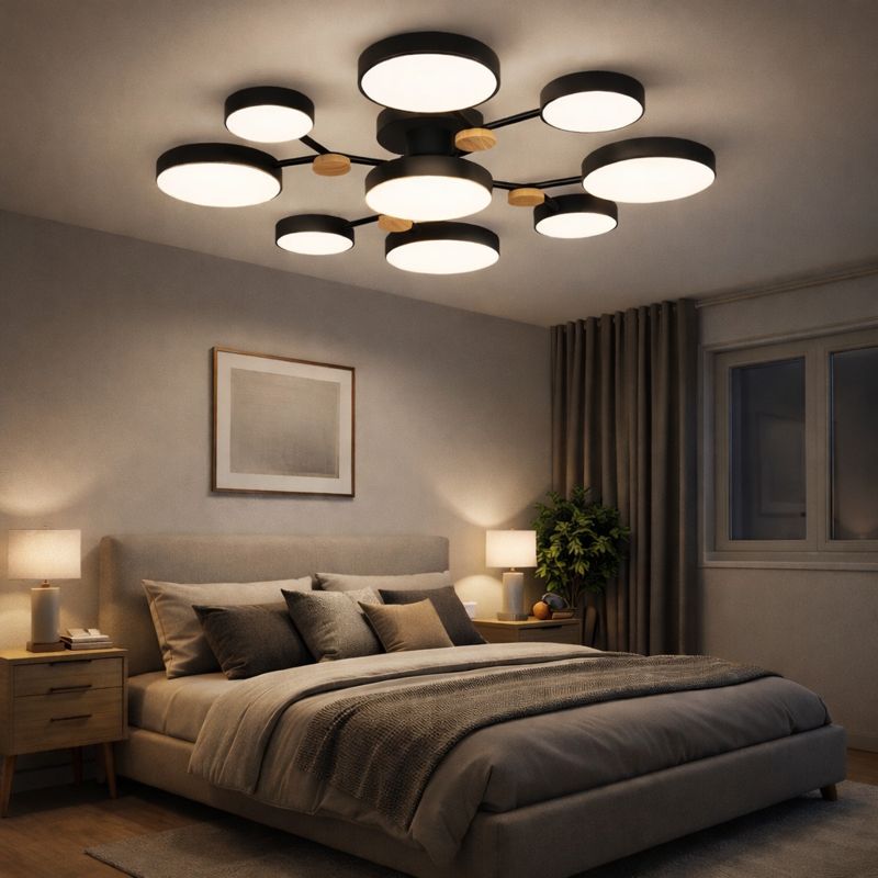 черная потолочная люстра в спальне.png